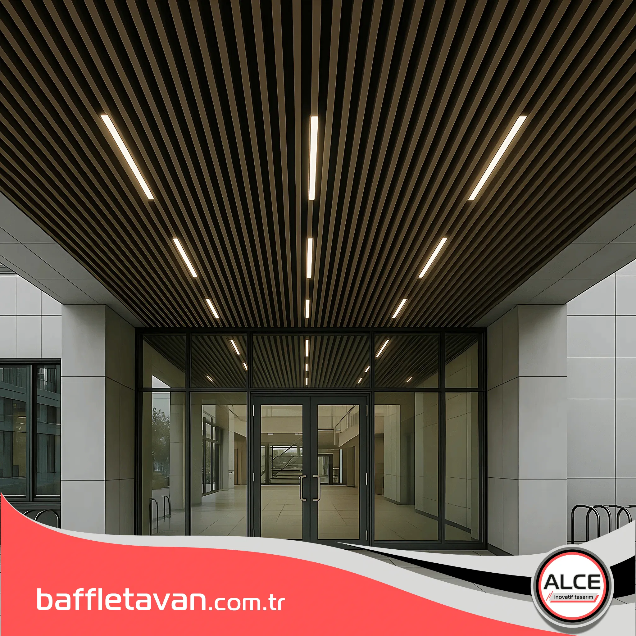 Dış mekan saçaklarında kullanılan ahşap desenli metal baffle tavanlar, zorlu hava koşullarına karşı yüksek dayanıklılık sergiler.